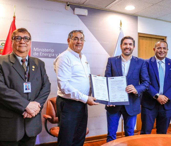 Minem firma convenios para construir nuevas redes de gas natural en 9 regiones