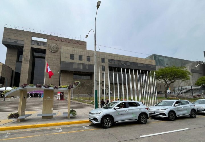 20 camionetas eléctricas proporcionadas por Luz del Sur movilizarán a asistentes de APEC