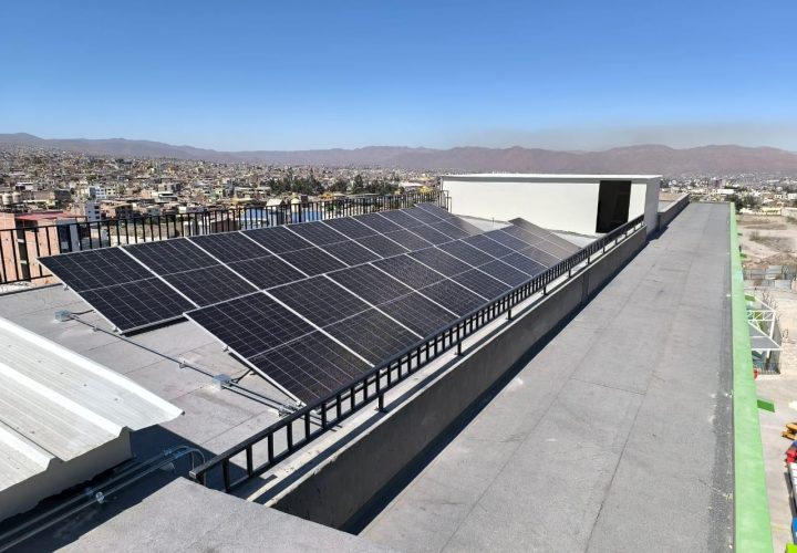 Colegio en Arequipa instala 20 paneles solares para abastecerse de energía limpia y renovable