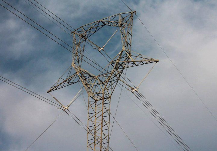 Contratos de suministro eléctrico deberán ser adjudicados mediante licitación pública