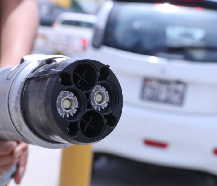 Dos automotrices chinos interesados en sustituir combis y taxis por vehículos eléctricos en Perú