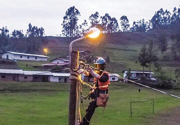 Estado transfiere bienes de 26 proyectos de electrificación rural a favor de Adinelsa
