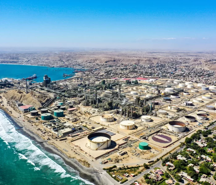 Perú mantiene conversaciones para procesar petróleo de Ecuador en la Refinería de Talara