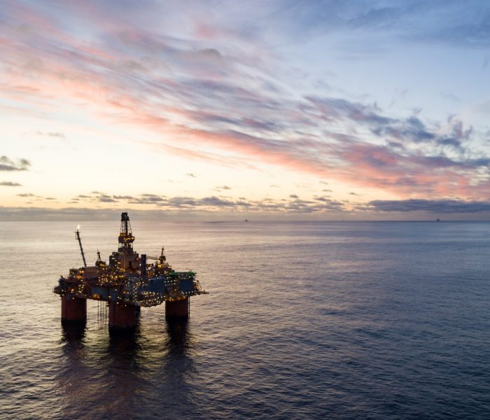 01/01/1970 Economía.- La AIE eleva su previsión de demanda de mundial de crudo un año después del 'abril negro' del petróleo.
La petrolera noruega Equinor ha firmado un contrato de 380 millones de dólares (314 millones de euros) con Seadrill Management para la perforación de seis pozos hasta 2024 en el campo de Bacalhau, un área de presal localizada en la Cuenca de Santos (Brasil).
ECONOMIA SOCIEDAD
EQUINOR-BO B. RANDULFF & EVEN KLEPPA