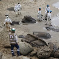 Petroperú deberá limpiar el área afectada por el derrame en playa de Talara en máximo 15 días