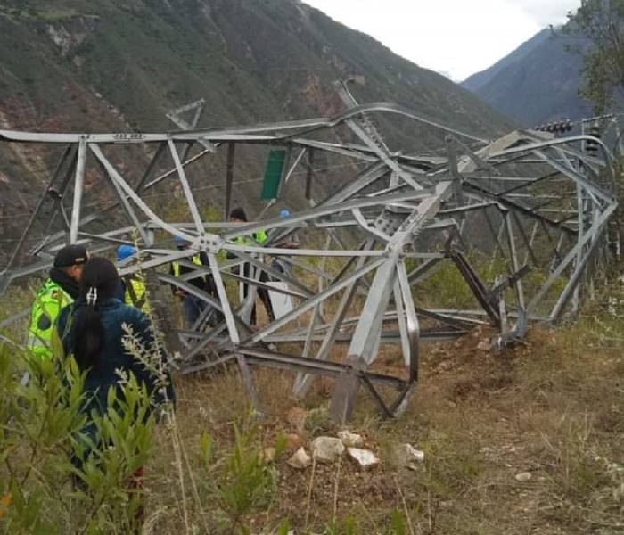 Poderosa se queda sin energía: Malhechores derriban torre eléctrica de empresa minera