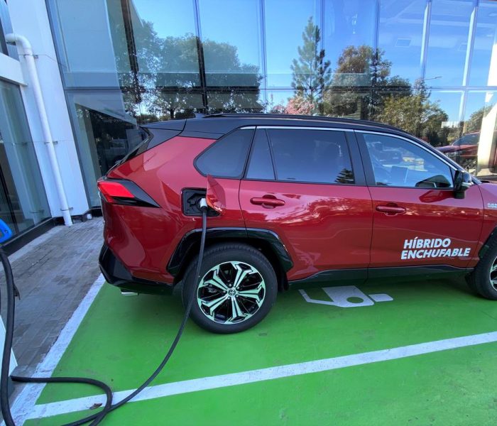 Venta de autos electrificados creció 60% en primer semestre con Toyota liderando el mercado