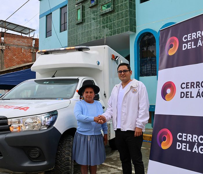 Dos ambulancias completamente equipadas entregó Kallpa a huancavelicanos
