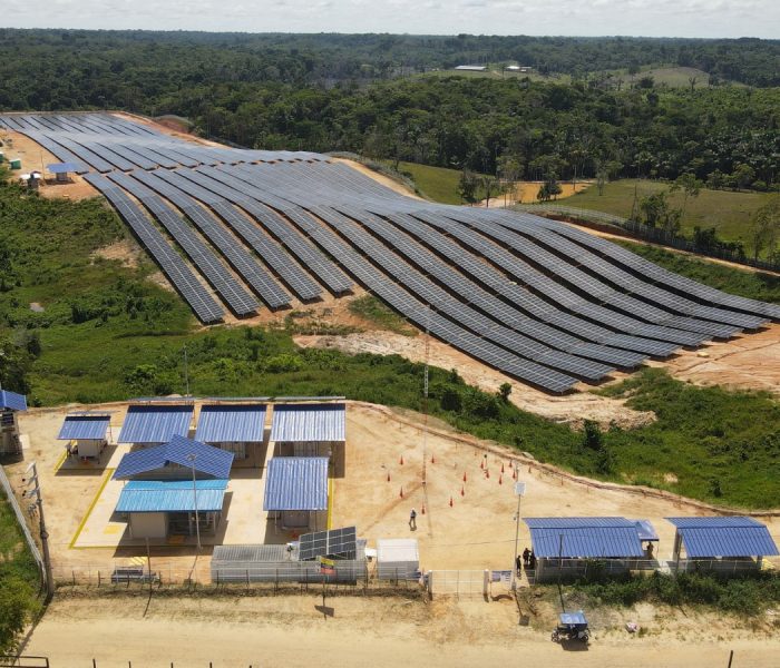 Centrales eólicas y solares elevaron su producción en 66% y 32% en 2024